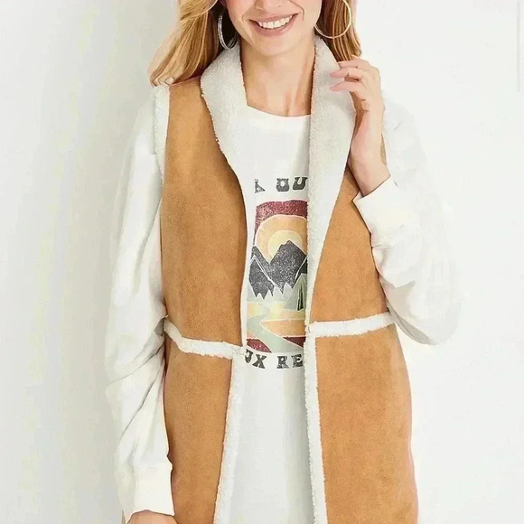 Maurices Jackets & Blazers - NWT MAURICE Women’s Maurice’s Plus Size faux Suede Sherpa Lined Vest XXL